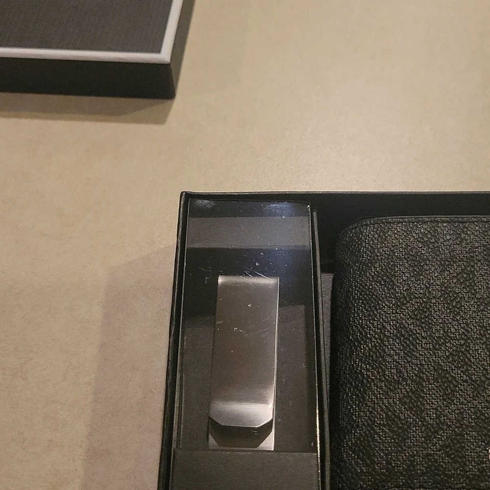 NEW! MICHAEL KORS Signature Logo Black Bi-fold Wallet & Money Clip GIft Set.